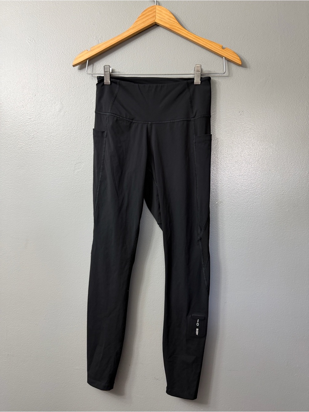 Whoop womens  Black Athletic Leggings with Side Pockets small